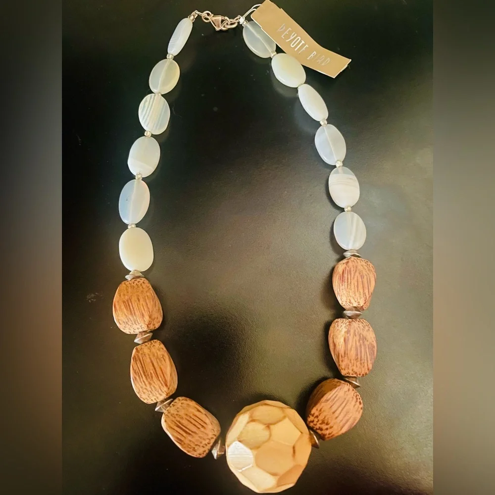 Peyote Bird Wood and White Bead Necklace, NWT. - Picture 2 of 13